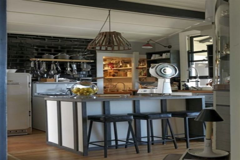 Photo of property in 1 Robertson Street, Russell, 0202