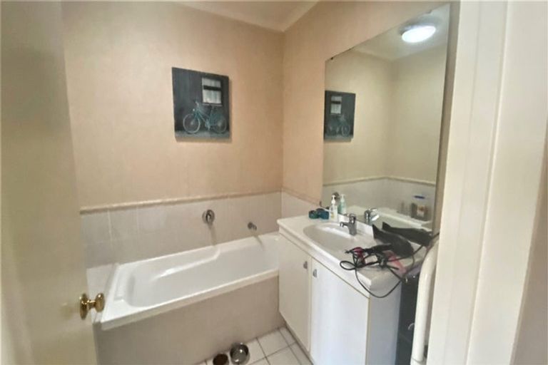 Photo of property in 16 Millington Place, Huntington Park, Auckland, 2013