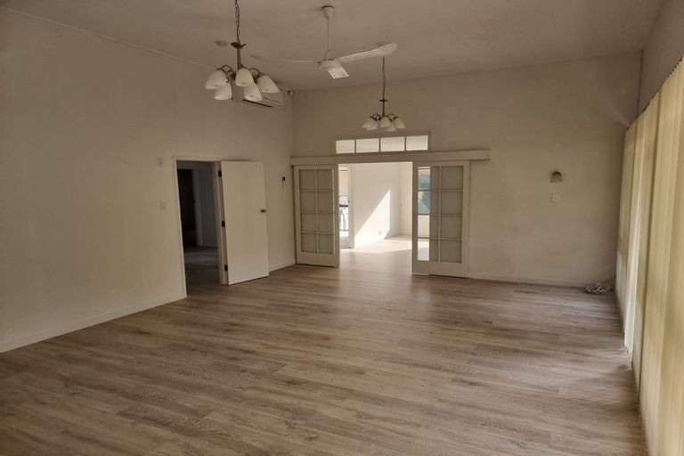 Photo of property in 466 Taupaki Road, Kumeu, 0892