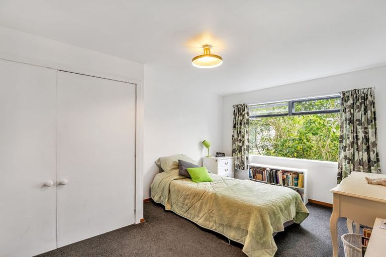 Photo of property in 1/51 Quinns Road, Waiatarua, Auckland, 0612
