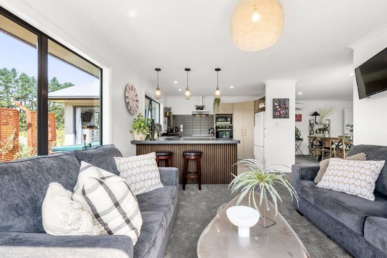 Photo of property in 31c Kakariki Way, Whitemans Valley, Upper Hutt, 5371