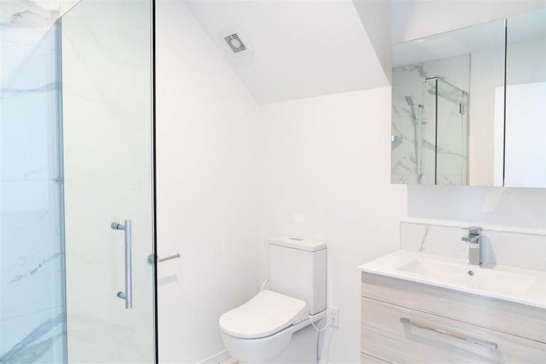 Photo of property in 2/8 Yeovil Road, Te Atatu Peninsula, Auckland, 0610