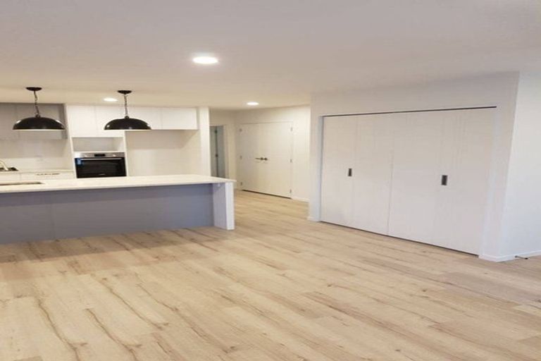 Photo of property in 117 Karepiro Drive, Stanmore Bay, Whangaparaoa, 0932