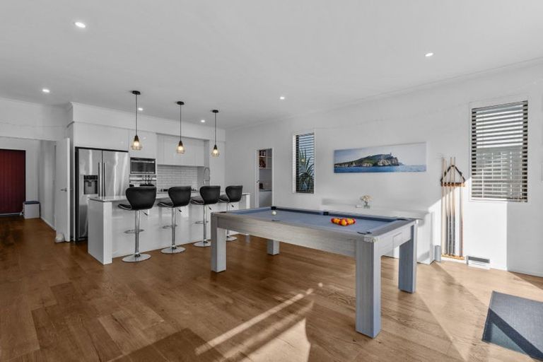 Photo of property in 10 Onekura Street, Red Beach, 0932