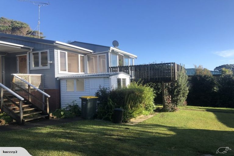 Photo of property in 2 Elgin Place, Red Beach, 0932