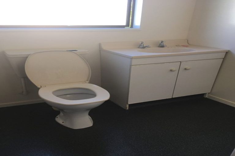 Photo of property in 2/13 Brockworth Place, Riccarton, Christchurch, 8011