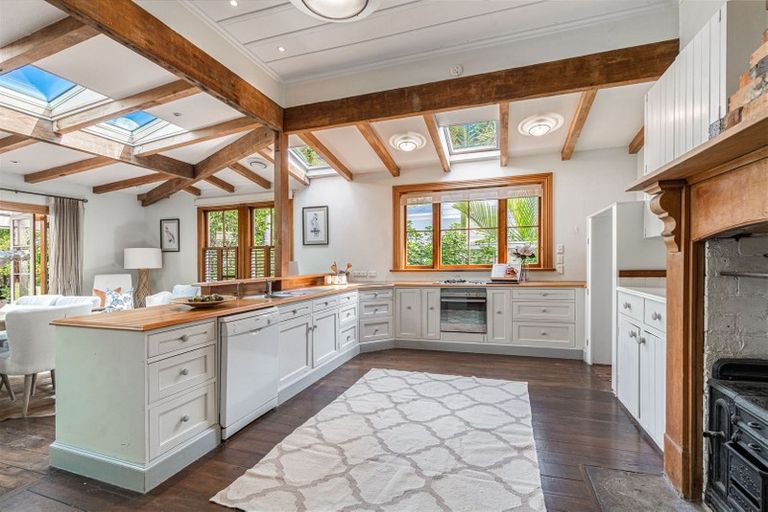 Photo of property in 3 Turnbull Road, Narrow Neck, Auckland, 0624