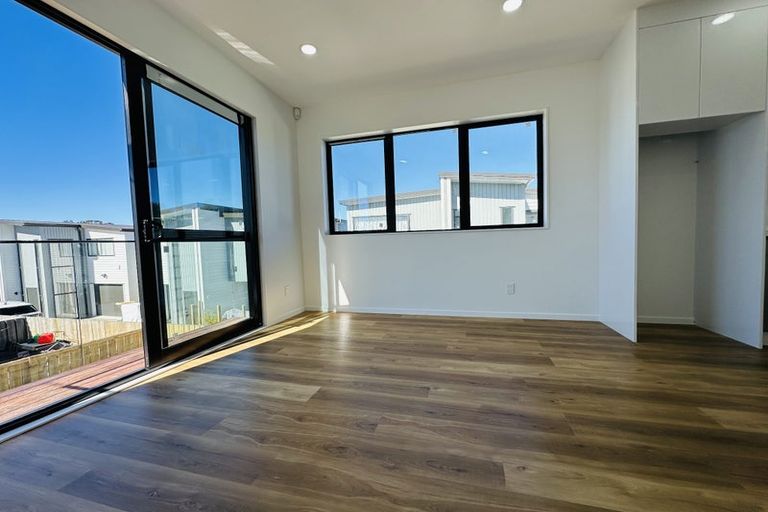 Photo of property in 1a Edward Avenue, Orewa, 0931