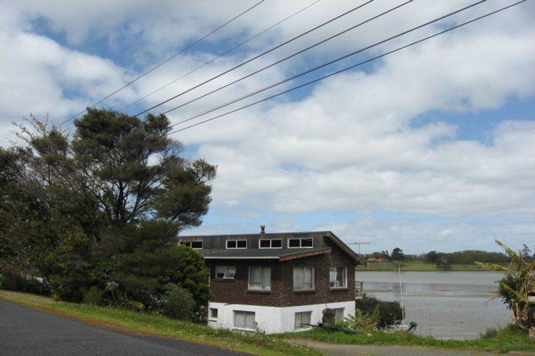 Photo of property in 13 Ferry Parade, Herald Island, Auckland, 0618