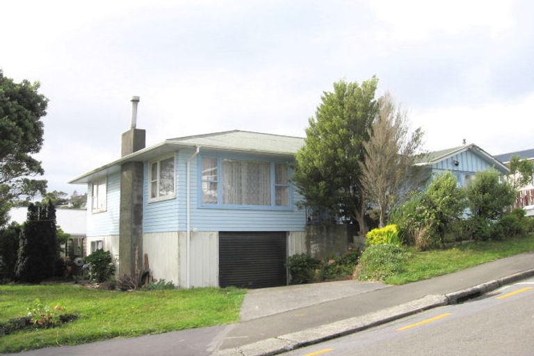 Photo of property in 5 Bancroft Terrace, Newlands, Wellington, 6037