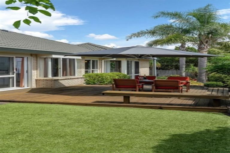 Photo of property in 7 Magilligan Close, East Tamaki Heights, Auckland, 2016