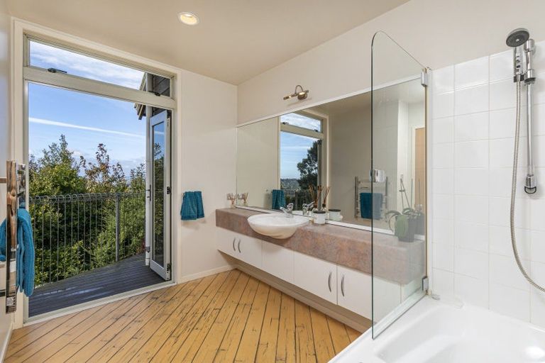 Photo of property in 32 Te Araroa Drive, Paremoremo, Auckland, 0632