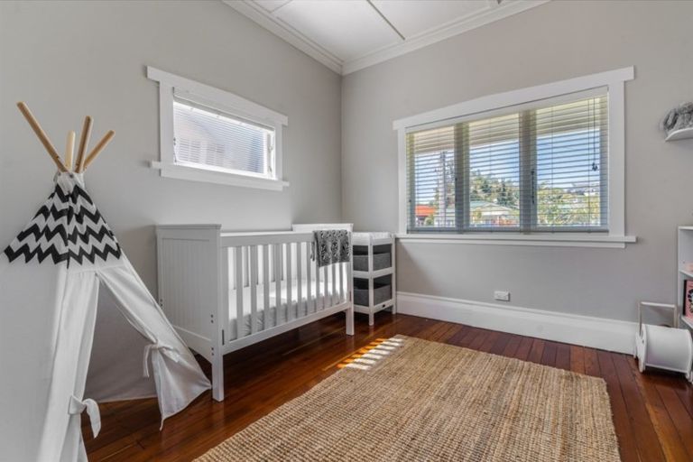 Photo of property in 1/2 Tennyson Street, Northcote Point, Auckland, 0627