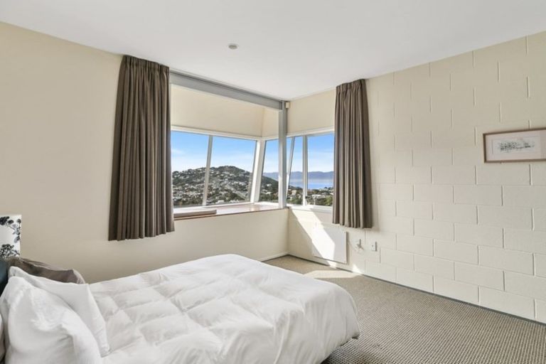 Photo of property in 5 Cavalry Close, Crofton Downs, Wellington, 6035