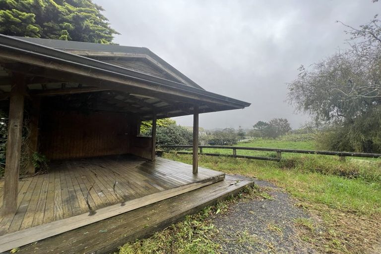 Photo of property in 121 Chamberlain Road, Massey, Auckland, 0614