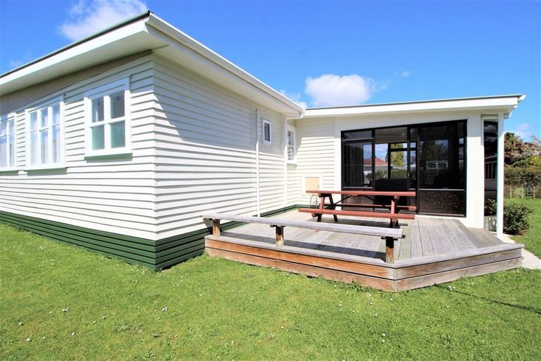 Photo of property in 15 Gladstone Street, Woodville, 4920