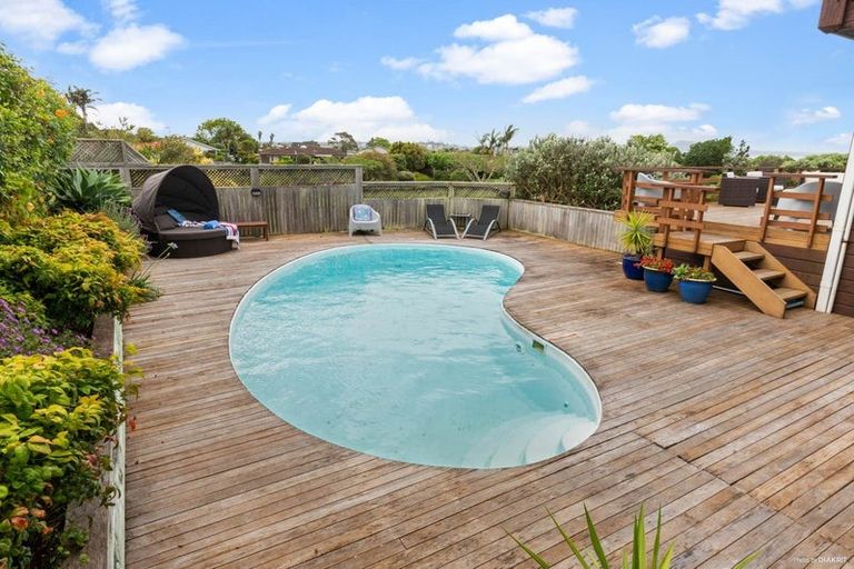 Photo of property in 37 Pigeon Mountain Road, Half Moon Bay, Auckland, 2012
