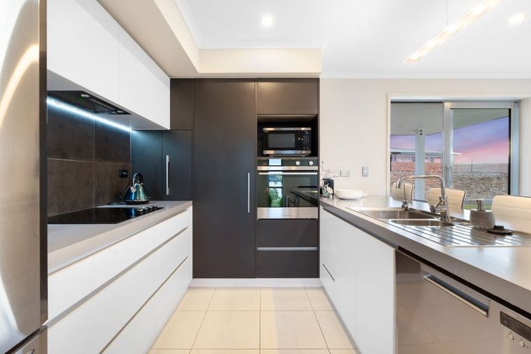 Photo of property in 28 Resolution Drive, Gulf Harbour, Whangaparaoa, 0930