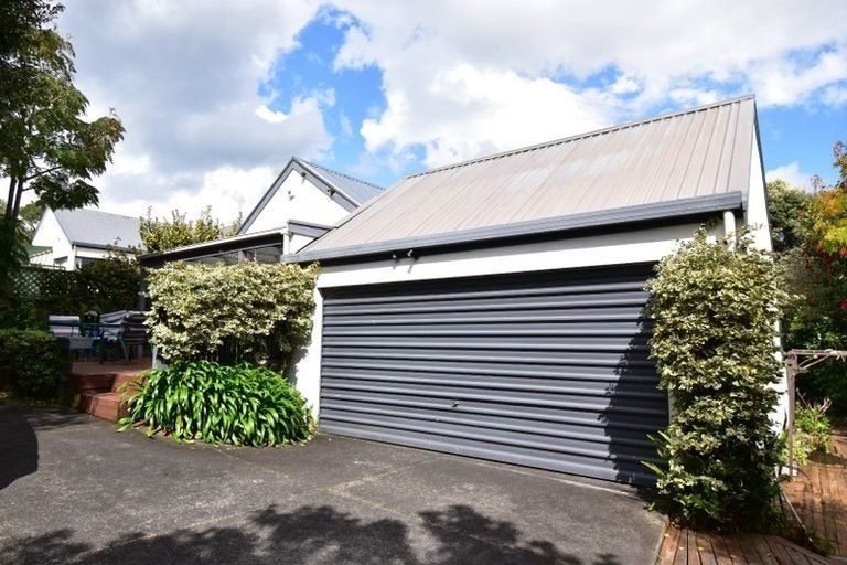 Photo of property in 3/252 East Coast Road, Forrest Hill, Auckland, 0620