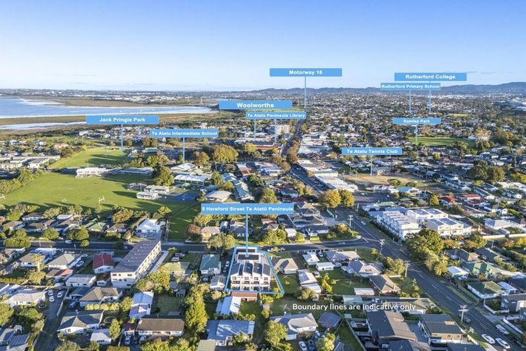 Photo of property in 2/5 Hereford Street, Te Atatu Peninsula, Auckland, 0610