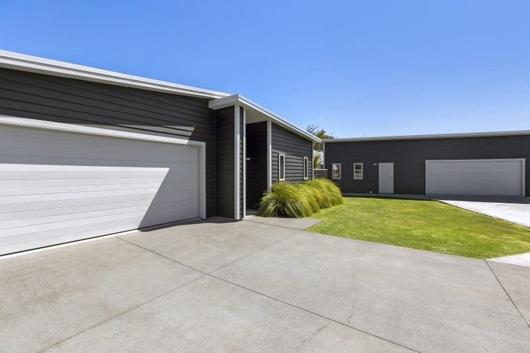 Photo of property in 518a Manutahi Road, Lepperton, New Plymouth, 4373