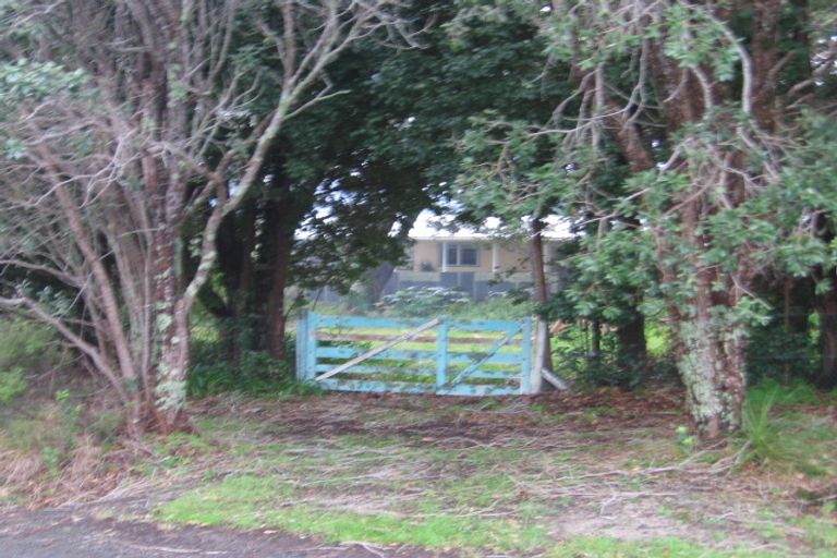 Photo of property in Crinkle Cut House, 2 Harbour View Road, Point Wells, Warkworth, 0986