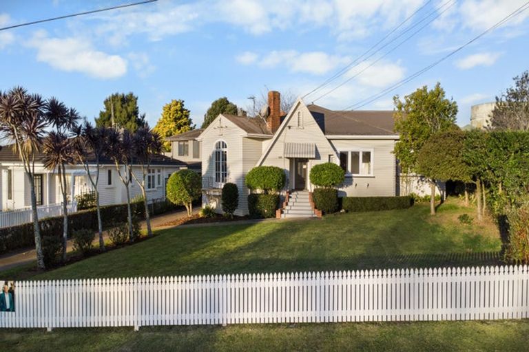 Photo of property in 12 Hillcrest Road, Hillcrest, Hamilton, 3216