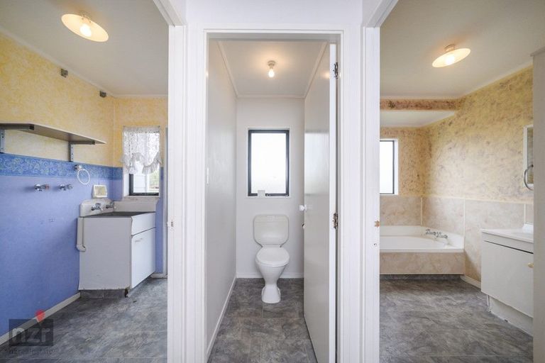 Photo of property in 146 Hillcrest Drive, Kelvin Grove, Palmerston North, 4414