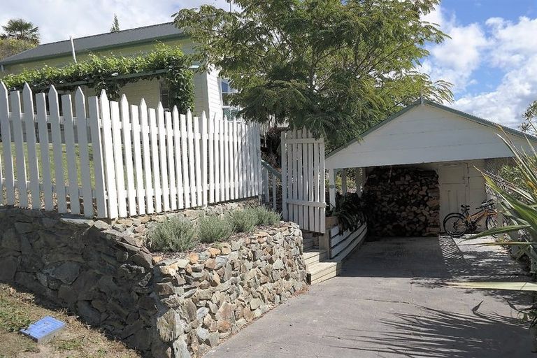 Photo of property in 19 Milton Terrace, Picton, 7220