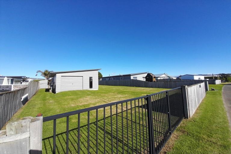 Photo of property in 126 Rangiora Crescent, Matarangi, Whitianga, 3592