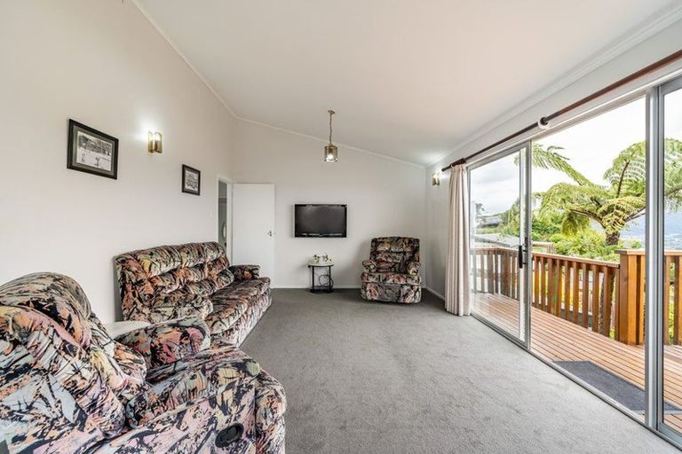 Photo of property in 6 Eastview Grove, Normandale, Lower Hutt, 5010
