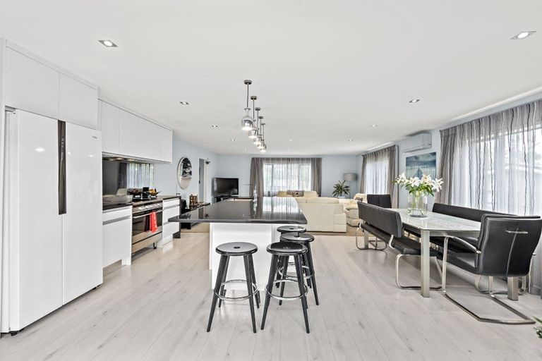 Photo of property in 54 Maxwelton Drive, Mairangi Bay, Auckland, 0630