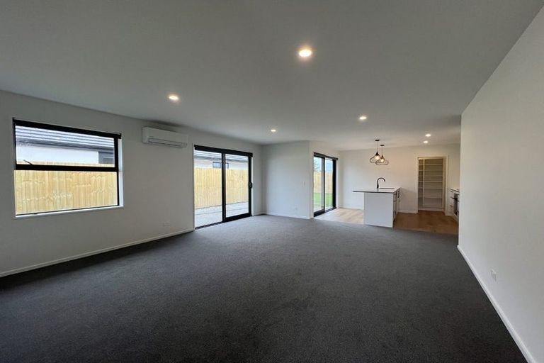 Photo of property in 25 Bill Hammond Drive, Belfast, 8051