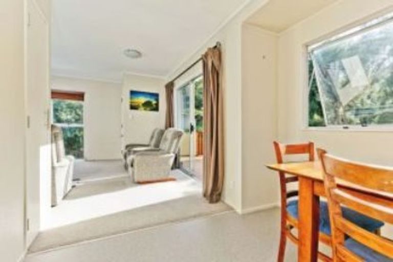 Photo of property in 2/61a Target Road, Totara Vale, Auckland, 0629