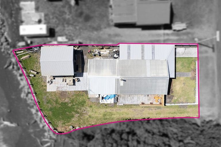 Photo of property in 8 Point Road, Mokau, 4376