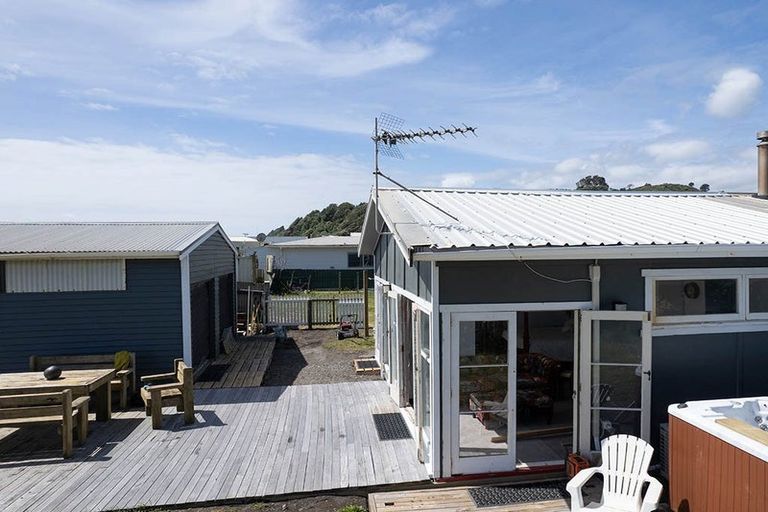 Photo of property in 8 Point Road, Mokau, 4376