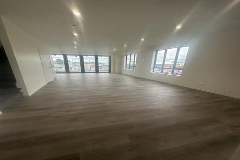 Photo of property in 309 Great South Road, Manurewa, Auckland, 2102