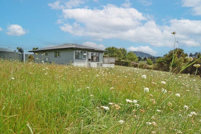 Photo of property in 17 Ranganui Road, Kaiwaka, 0573