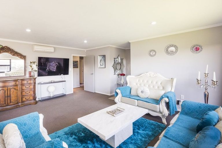 Photo of property in 1 Angelina Way, Kelvin Grove, Palmerston North, 4414