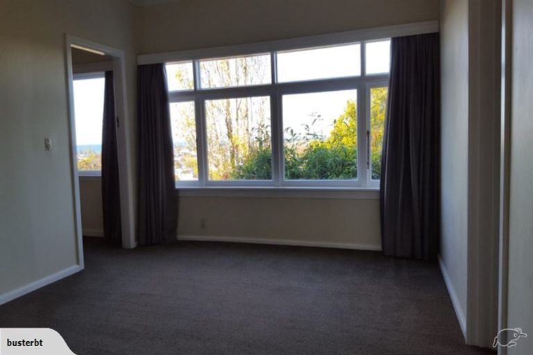 Photo of property in 21 Enfield Road, Hospital Hill, Napier, 4110