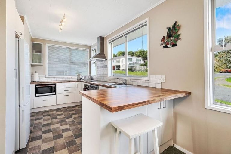 Photo of property in 11 Nuffield Street, Tawa, Wellington, 5028