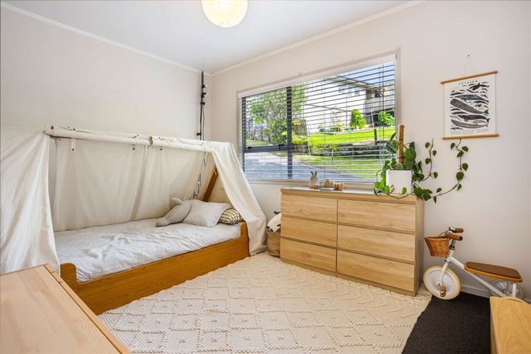 Photo of property in 2/9 Cedar Heights Avenue, Massey, Auckland, 0614