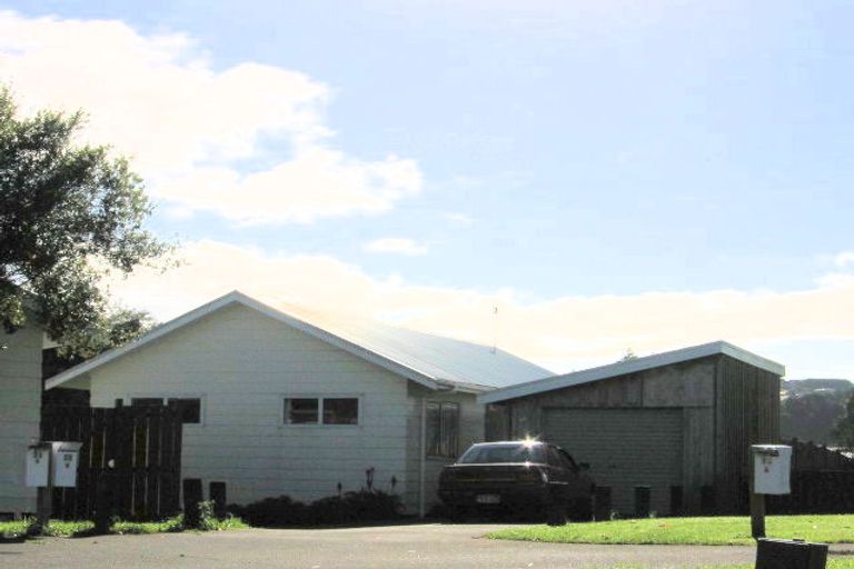 Photo of property in 23 Keri Anne Place, Goodwood Heights, Auckland, 2105