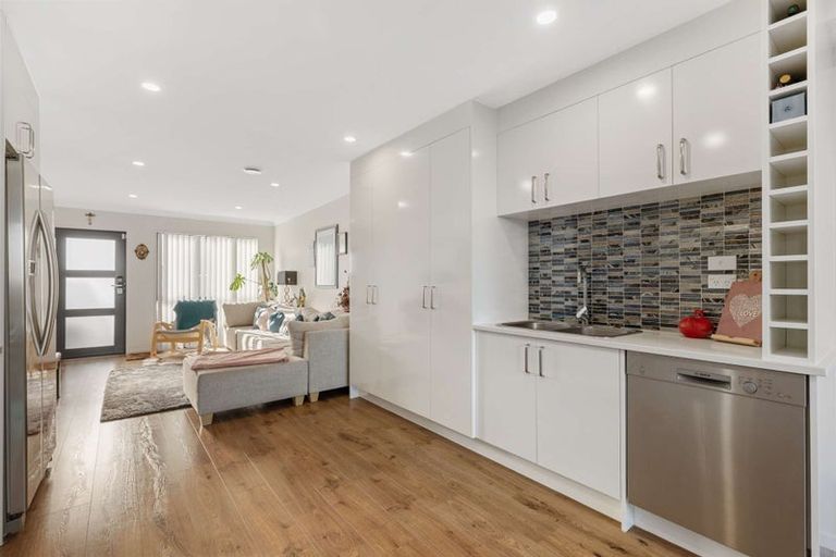 Photo of property in 9 Lovely Lane, Manurewa, Auckland, 2102