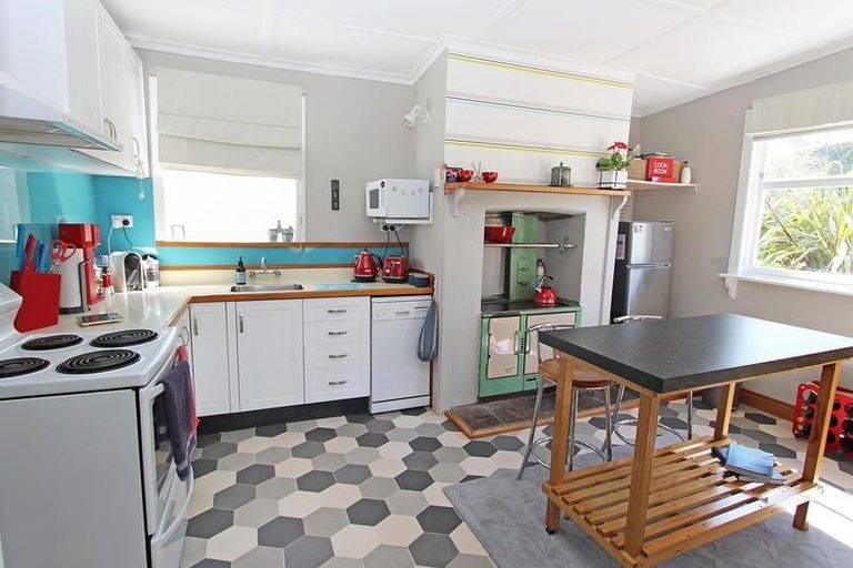 Photo of property in 10 Monowai Road, Ravensbourne, Dunedin, 9022