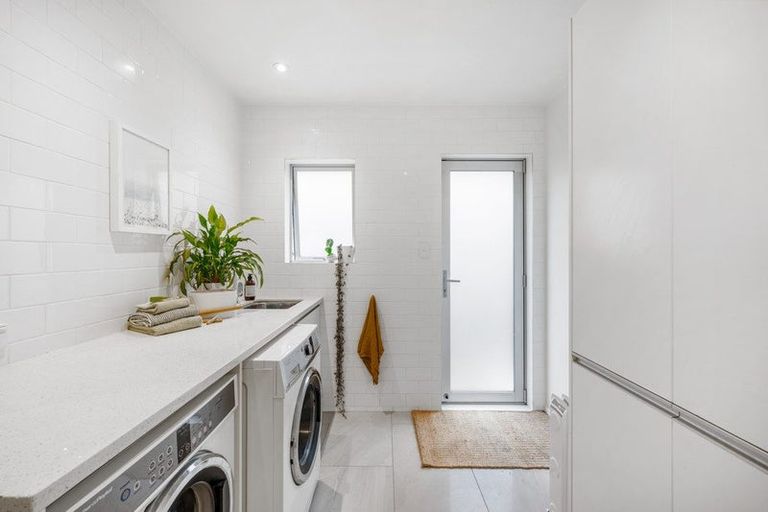 Photo of property in 25 Maxwelton Drive, Mairangi Bay, Auckland, 0630