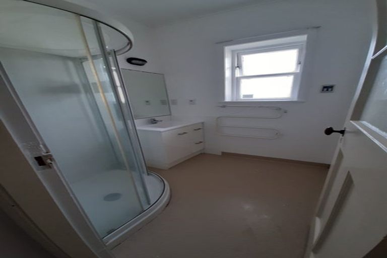 Photo of property in 38 Sunshine Avenue, Karori, Wellington, 6012