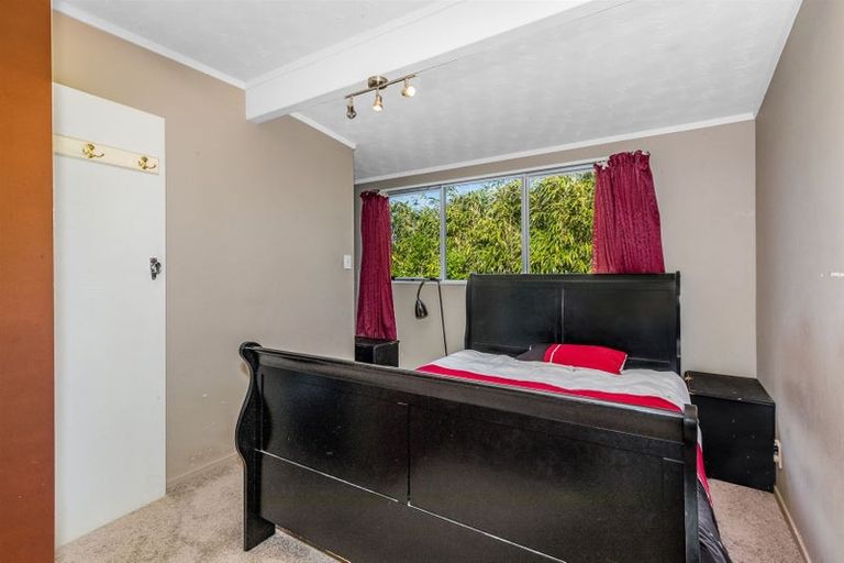 Photo of property in 32 Sombrero View, Ascot Park, Porirua, 5024