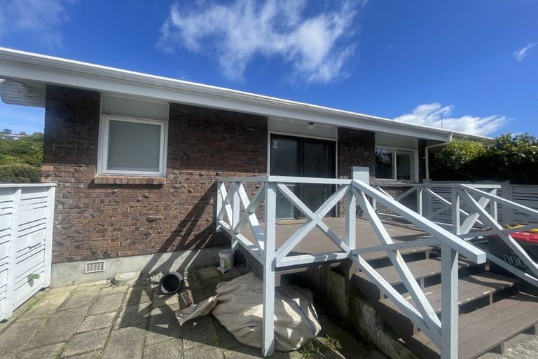 Photo of property in 15 Burdendale Grove, Churton Park, Wellington, 6037