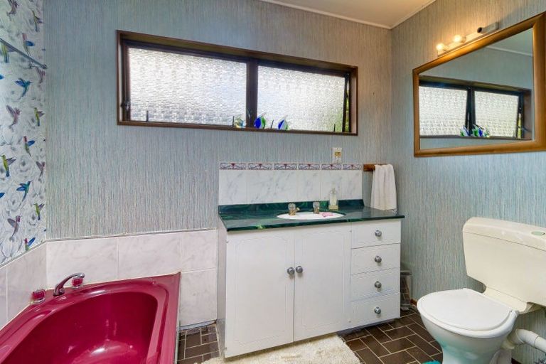 Photo of property in 11 Deakin Place, Clive, 4102